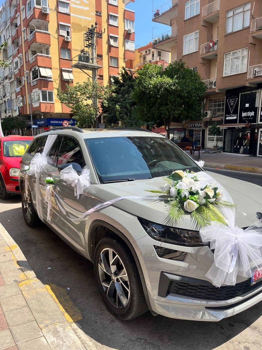 Beyaz Yapay Gelin Arabası