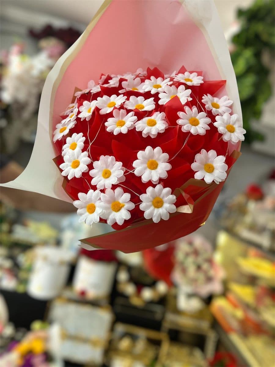 Kırmızı Işıklı Papatya Buketi
