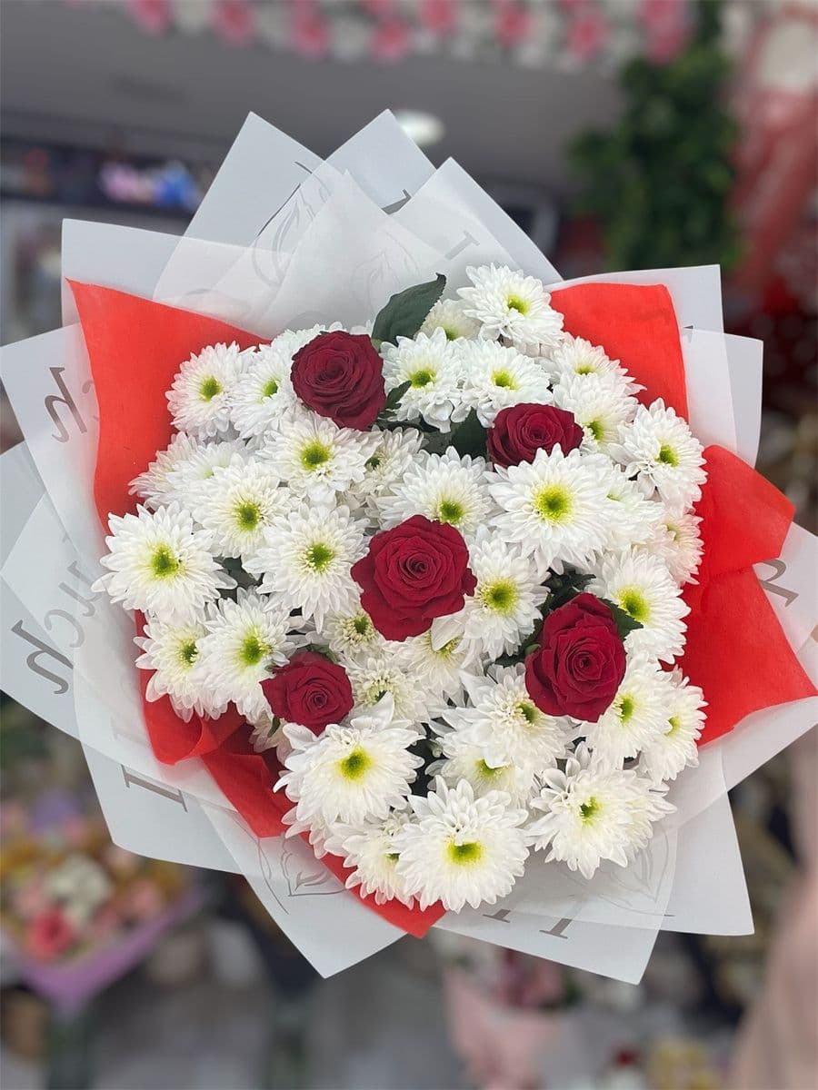 Büyük Krizantem Ve Gül Buketi
