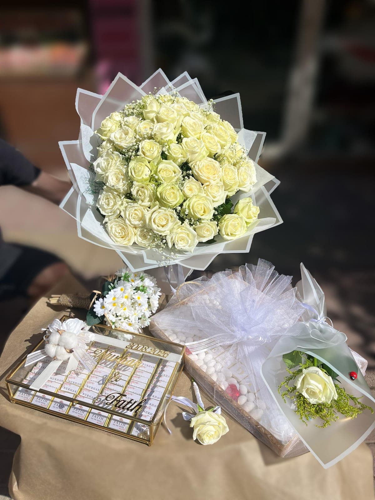 51 Gül Çikolata Tepsi Ve El Çiçeği 4 lü set